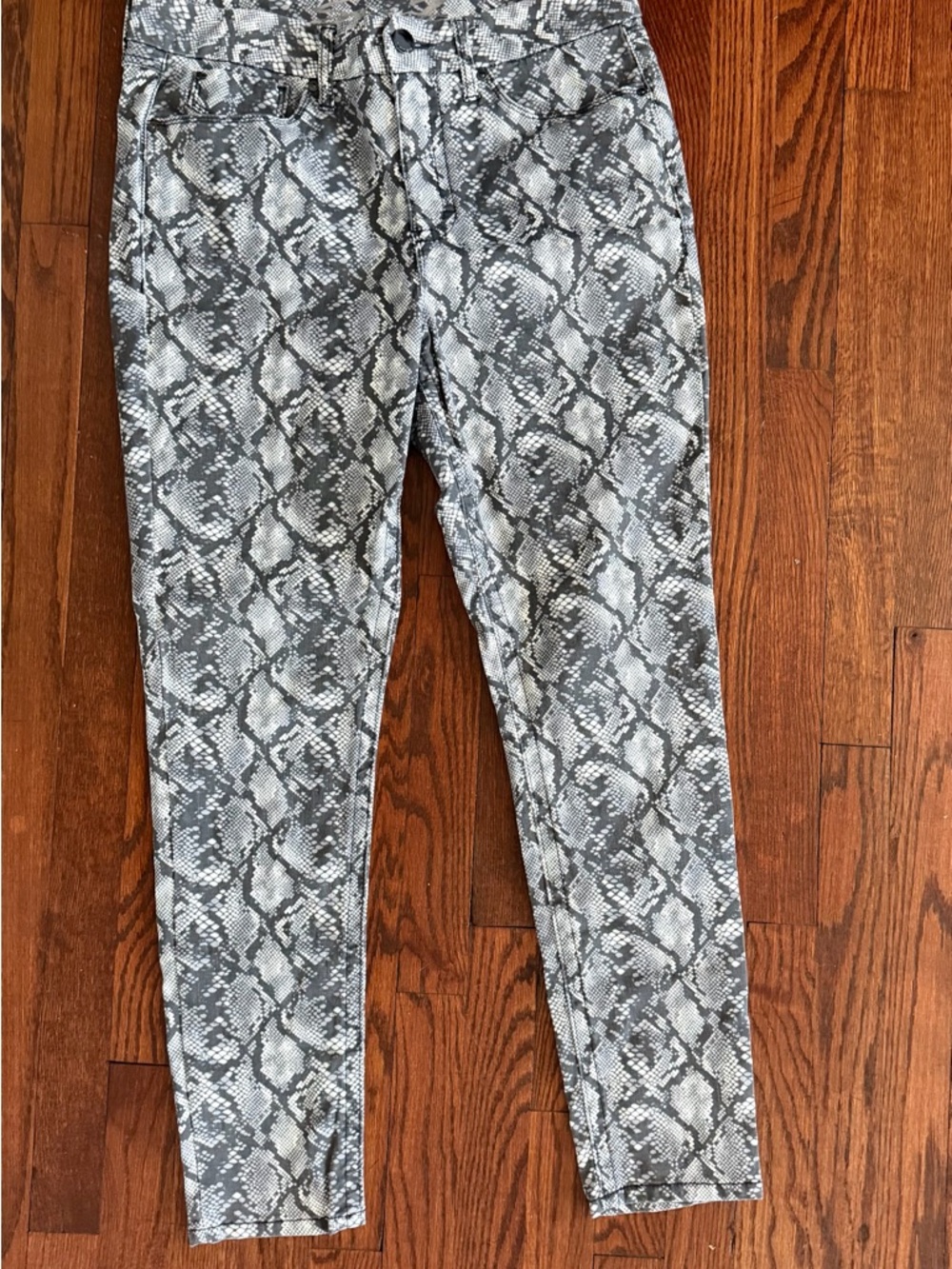Seven7 Women Skinny Jeans - Gray Snake Print